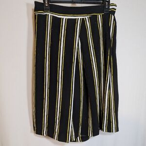 Bobeau Black and Yellow Skort Shorts Lightweight Summer Vibrant Bright Beach